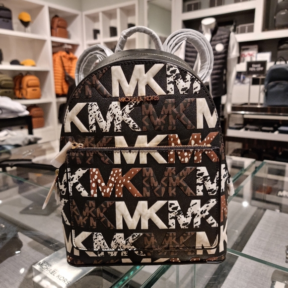 Michael Kors 3 Piece Bundle - Picture 2 of 16